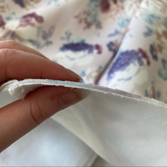 🦋Host Pick🦋 V Cut Cream Floral Flowy Dress with Adjustable Straps - Picture 6 of 8